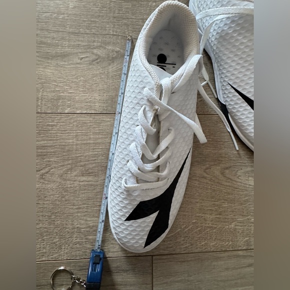 NEW DIADORA WOMEN’S INDOOR SOCCER SHOES; NARROW FIT SZE:7 US but fits smaller - Picture 7 of 7